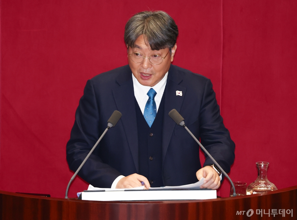 (서울=뉴스1) 김민지 기자 = 이춘석 더불어민주당 의원이 12일 오후 서울 여의도 국회 본회의장에서 열린 정치·외교·통일·안보 분야 대정부질문에 앞서 발언하고 있다. 2025.2.12/뉴스1  Copyright © 뉴스1. All rights reserved. 무단 전재 및 재배포,  AI학습 이용 금지. /사진=(서울=뉴스1) 김민지 기자