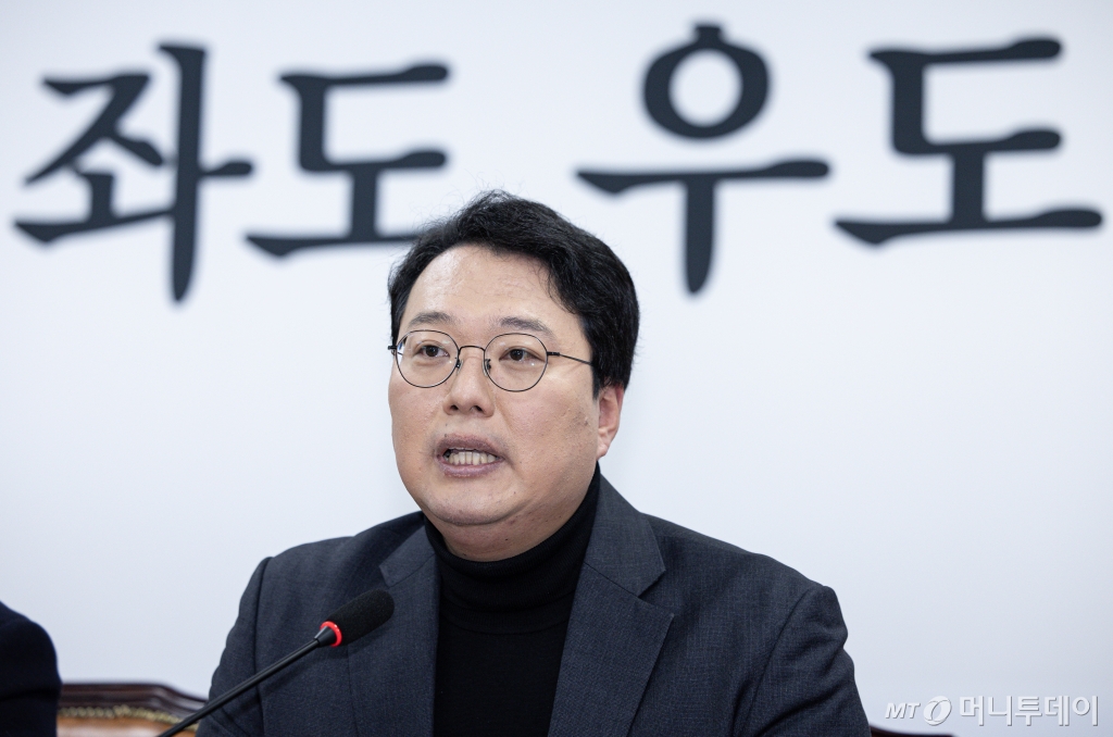 천하람 개혁신당 당대표 직무대행 겸 원내대표가 10일 오전 서울 여의도 국회에서 열린 최고위원회의에서 발언하고 있다. 2025.2.10/뉴스1 Copyright © 뉴스1. All rights reserved. 무단 전재 및 재배포, AI학습 이용 금지.