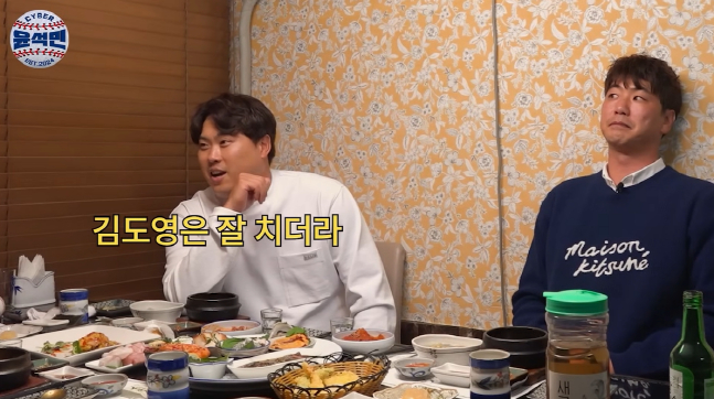 류현진(왼쪽)은 김도영과 상대한 소감을 전하며 "김도영은 잘 치더라"라고 감탄했다. /사진=윤석민 유튜브채널 영상 갈무리