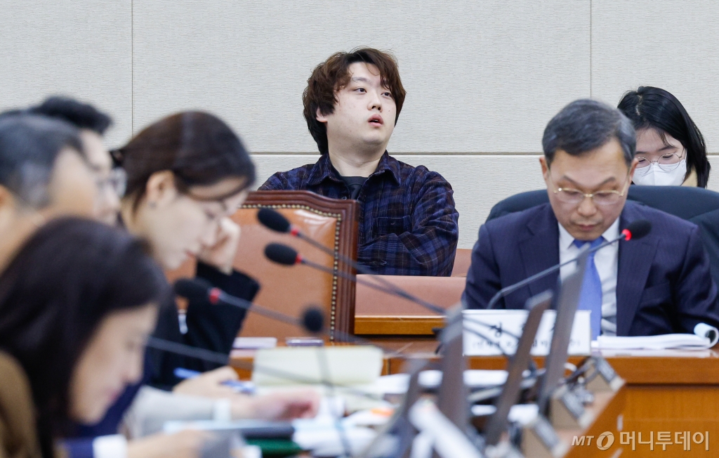 (서울=뉴스1) 안은나 기자 = 박단 대한전공의협의회 비상대책위원장이 14일 서울 여의도 국회 보건복지위원회에서 열린 의료인력 수급추계기구 법제화를 위한 공청회에 참석해 방청하고 있다. 2025.2.14/뉴스1  Copyright © 뉴스1. All rights reserved. 무단 전재 및 재배포,  AI학습 이용 금지. /사진=(서울=뉴스1) 안은나 기자