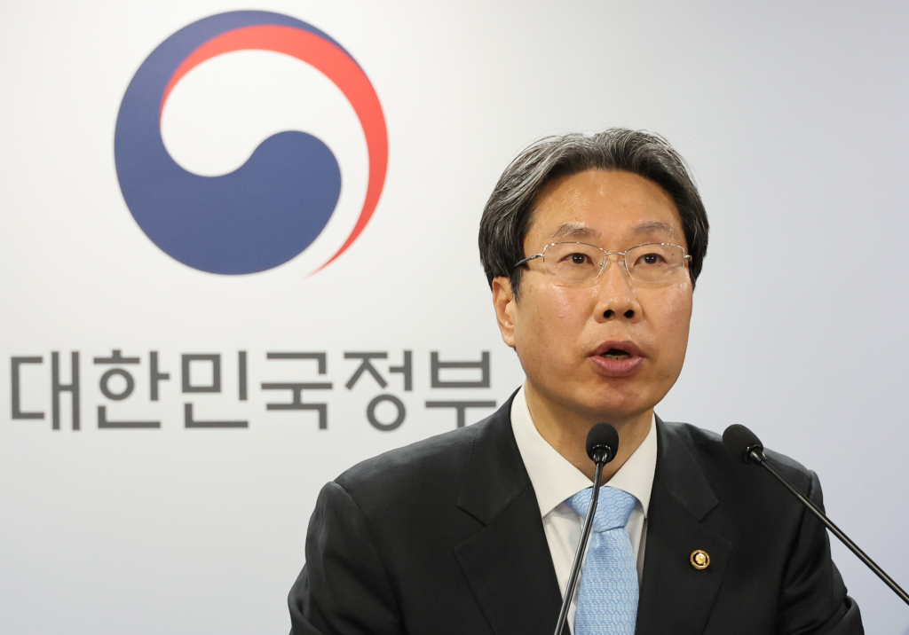 최장혁 개인정보보호위원회 부위원장이 17일 오전 서울 종로구 정부서울청사에서 딥시크(DeepSeek) 관련 진행상황을 브리핑하고 있다./사진=뉴시스