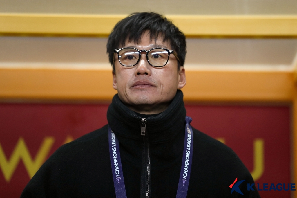 이정효 관주FC 감독이 경기를 지켜보고 있다. /사진=한국프로축구연맹 제공