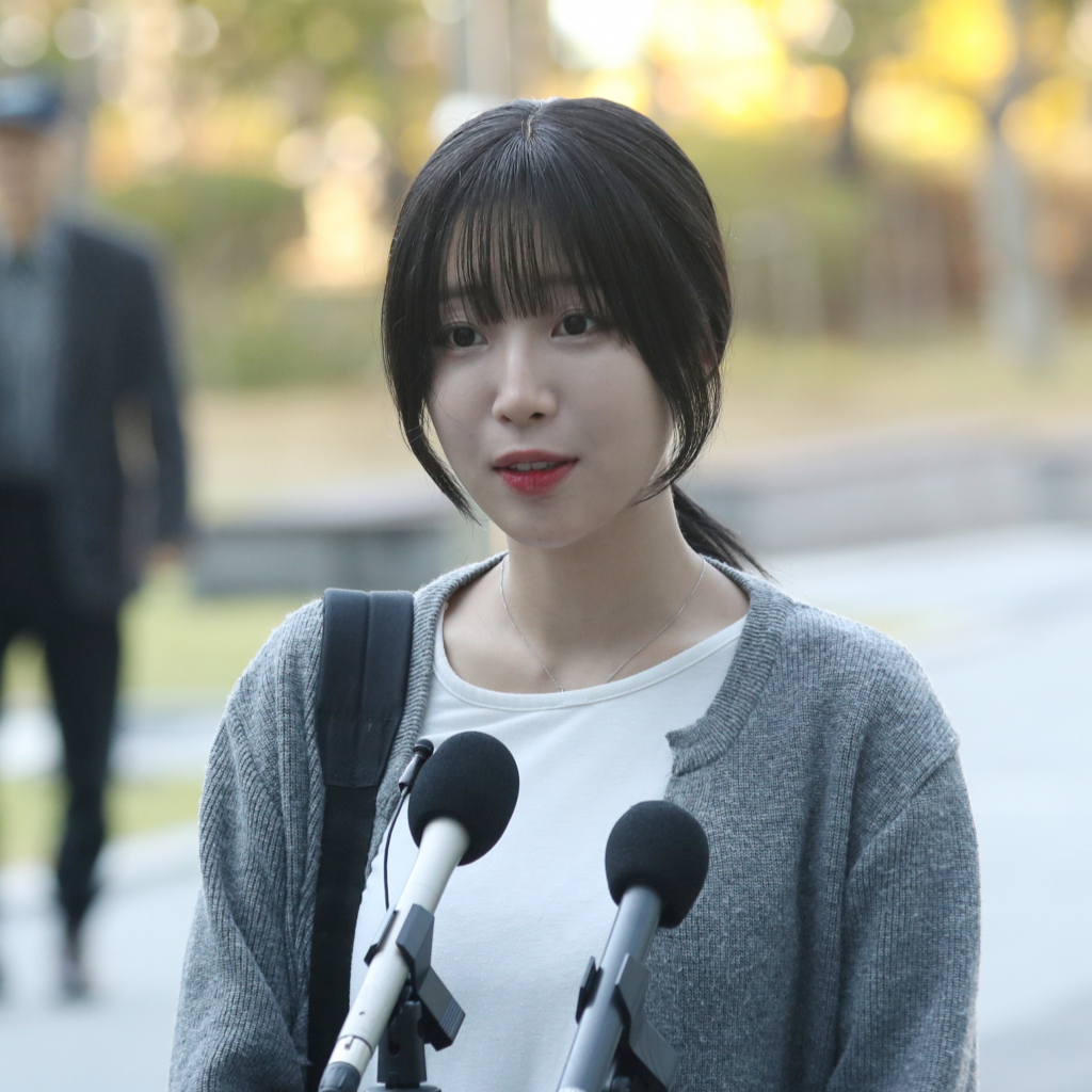 유튜버 쯔양(본명 박정원)이 지난해 11월 경기 수원시 영통구 수원지방법원에서 열린 구제역(이준희) 관련 공판에 증인으로 출석하기 전 입장을 표명하는 모습. /사진=뉴스1 