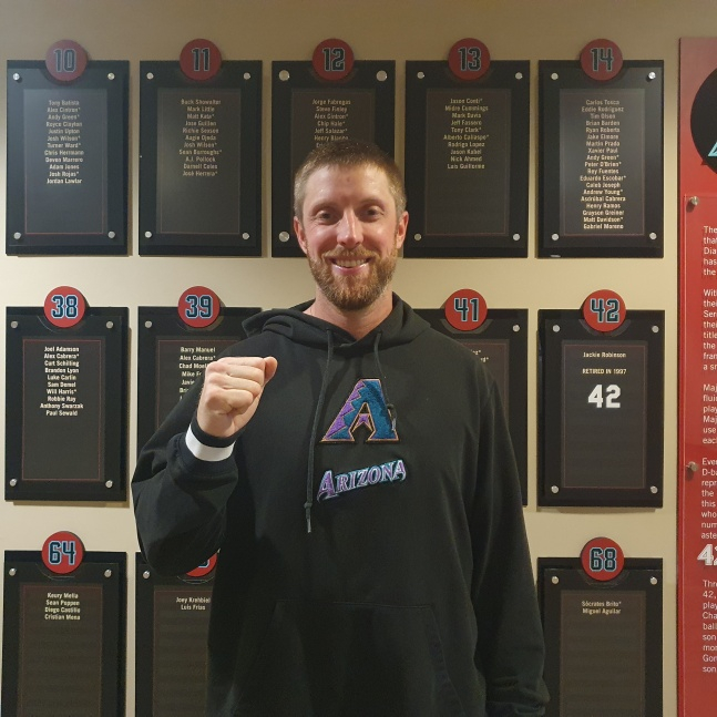 전 SK 와이번스 투수이자 현 애리조나 투수 메릴 켈리가 23일(한국시간) 미국 애리조나주 스코츠데일 솔트리버필드 앳 토킹스톡에서 열린 2025 메이저리그 스프링캠프에서 스타뉴스와 만나 파이팅 포즈를 취하고 있다. /사진=김동윤 기자