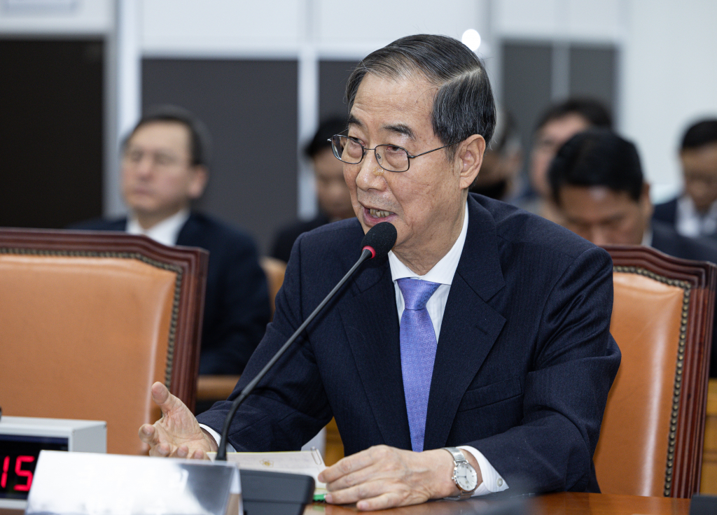 한덕수 국무총리가 25일 오전 서울 여의도 국회에서 열린 윤석열 정부의 비상계엄 선포를 통한 내란 혐의 진상규명 국정조사 제5차 청문회에서 의원 질의에 답변하고 있다. /사진=뉴스1