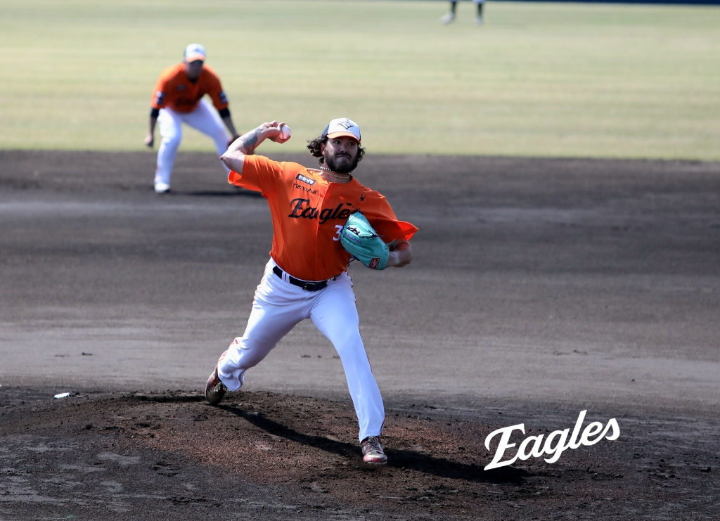 1일 일본 오키나와 고친다 구장에서 열린 한화 이글스와 오키나와 전력 사회인 야구팀의 경기 모습. /사진=한화 이글스 제공
