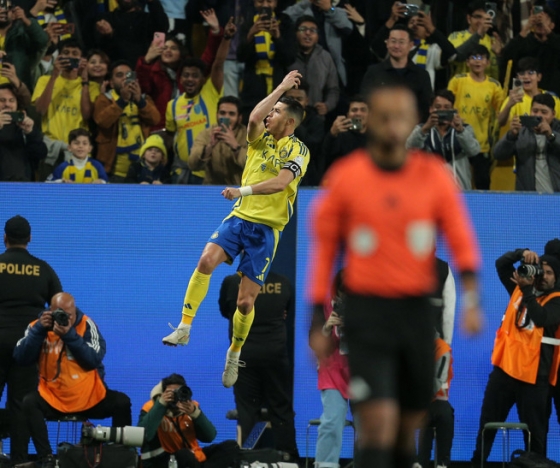 '호우 세리머니'를 펼치는 크리스티아누 호날두. /사진=알 나스르 공식 SNS