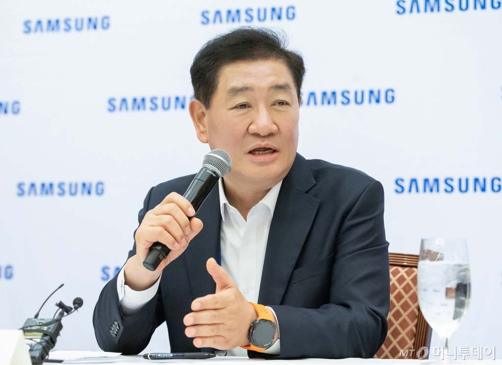 (서울=뉴스1) = 삼성전자 한종희 대표이사 부회장. (삼성전자 제공) 2025.1.8/뉴스1 Copyright © 뉴스1. All rights reserved. 무단 전재 및 재배포, AI학습 이용 금지. /사진=(서울=뉴스1)