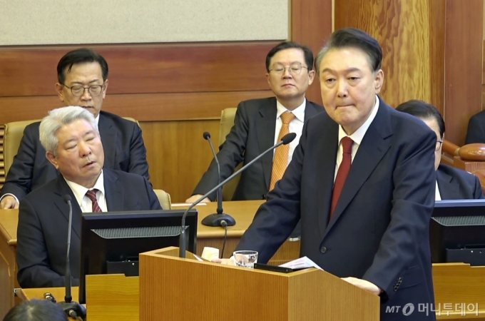 윤석열 대통령이 25일 서울 종로구 헌법재판소에서 열린 자신의 탄핵심판 11차 변론에서 최종 의견 진술을 하고 있다.(사진=헌법재판소 제공) 2025.02.25. /사진=뉴시스 /사진=
