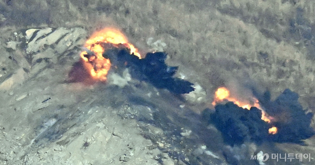 지난 1월23일 경기 포천 승진훈련장에서 열린 혹한기 공지합동 및 통합화력운용 훈련에서 공군 KF-16 전투기 미사일의 적 진지 포격에 나선 모습. / 사진=뉴스1