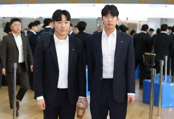 두산 베어스 외야수 추재현(왼쪽)과 김민석. /사진=두산 베어스 제공