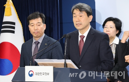 이주호 사회부총리 겸 교육부 장관이 7일 서울 종로구 정부서울청사에서 학생 복귀 및 의대교육 정상화 관련 브리핑을 하고 있다./사진=(서울=뉴스1) 임세영 기자