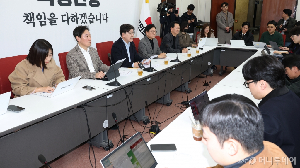 (서울=뉴스1) 이광호 기자 = 권성동 국민의힘 원내대표가 9일 오후 서울 여의도 국회에서 현안 관련 기자간담회를 하고 있다. 2025.3.9/뉴스1  Copyright © 뉴스1. All rights reserved. 무단 전재 및 재배포,  AI학습 이용 금지. /사진=(서울=뉴스1) 이광호 기자