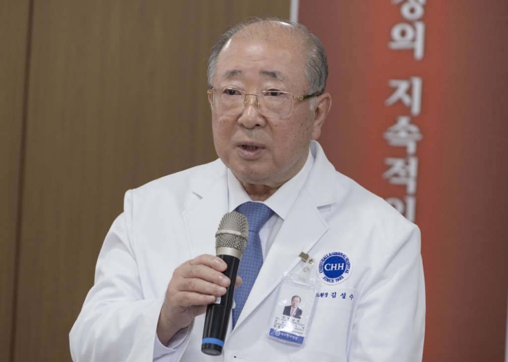 지난 6일 김성수 제주한라병원 이사장이 기자들과 간담회에서 발언하고 있다. /사진제공=보건복지부