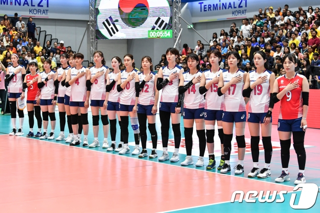 2019년 4월 태국에서 열린 한국·태국 여자배구 올스타전에 출전한 한국 선수단. /사진=뉴스1(KOVO 제공)