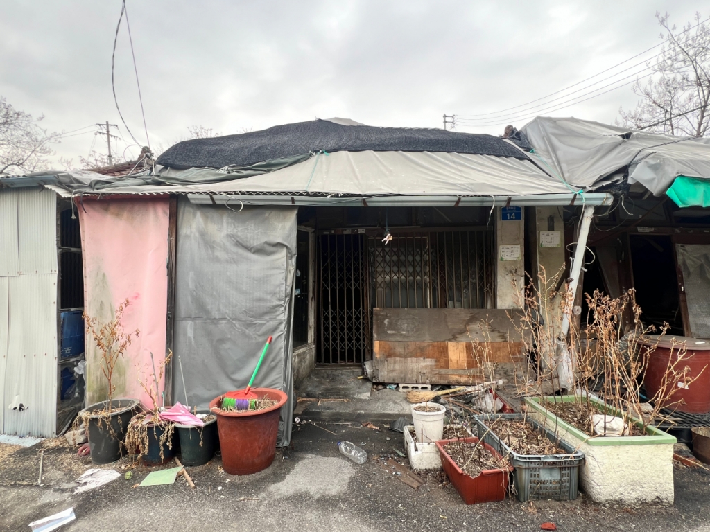 12일 오전 서울 노원구 중계본동 백사마을에 위치한 공가./사진=민수정 기자.