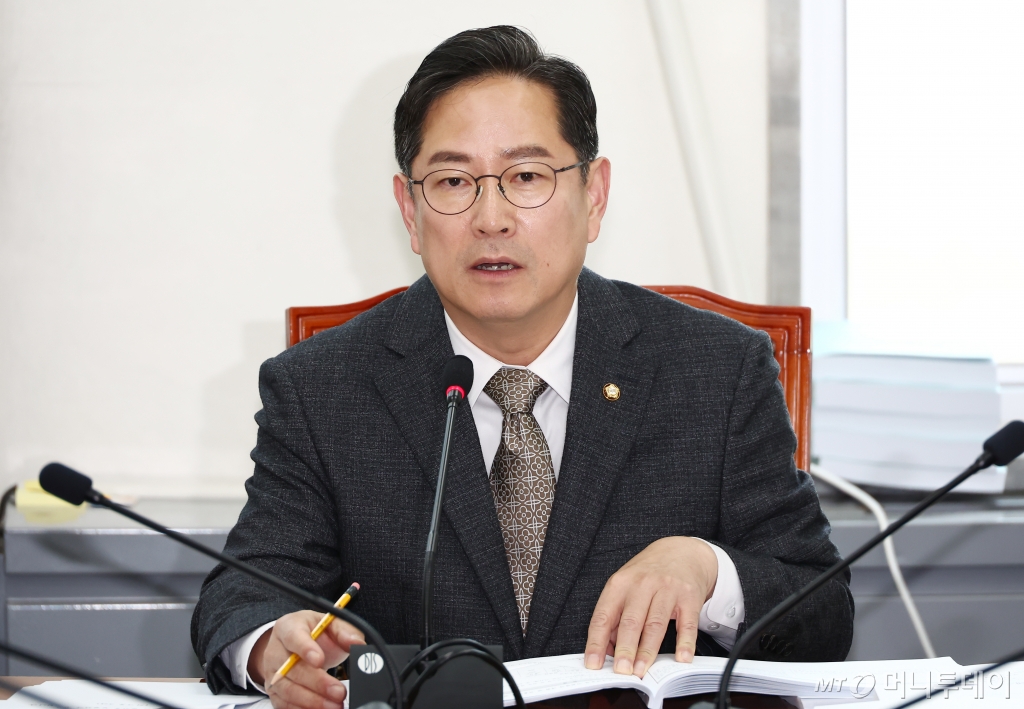 (서울=뉴스1) 김민지 기자 = 국회 기획재정위원회 조세소위원장인 박수영 국민의힘 의원이 21일 오전 서울 여의도 국회에서 열린 기획재정위원회 조세소위원회에서 발언하고 있다. 2024.11.21/뉴스1 Copyright © 뉴스1. All rights reserved. 무단 전재 및 재배포, AI학습 이용 금지. /사진=(서울=뉴스1) 김민지 기자