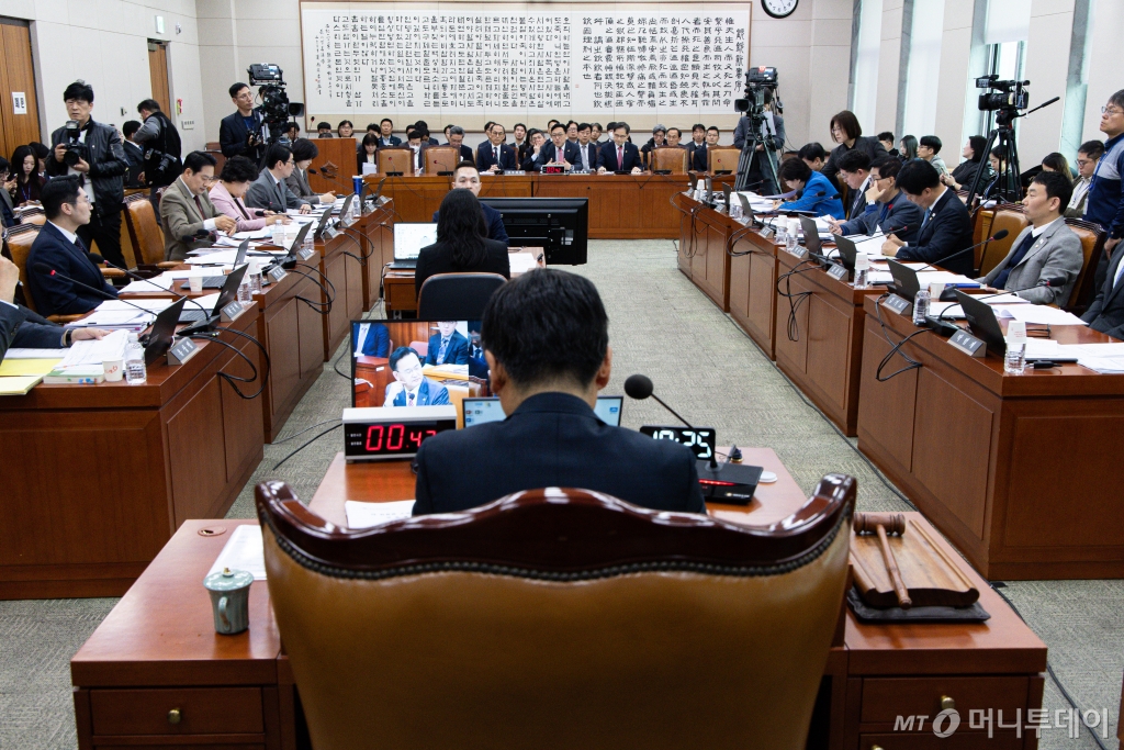 (서울=뉴스1) 이재명 기자 = 김병환 금융위원회 위원장이 12일 오전 서울 여의도 국회에서 열린 제423회 국회(임시) 법제사법위원회 제1차 전체회의에서 의원 질의에 답변하고 있다. 2025.3.12/뉴스1 Copyright © 뉴스1. All rights reserved. 무단 전재 및 재배포, AI학습 이용 금지. /사진=(서울=뉴스1) 이재명 기자