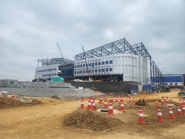 KFA 스타디움(4000석 규모의 축구전용 경기장) 건설현장. /사진=박수진 기자
