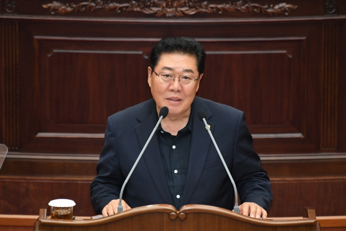 ▲허용복 경남·부산 행정통합특위 위원장/사진제공=경상남도의회