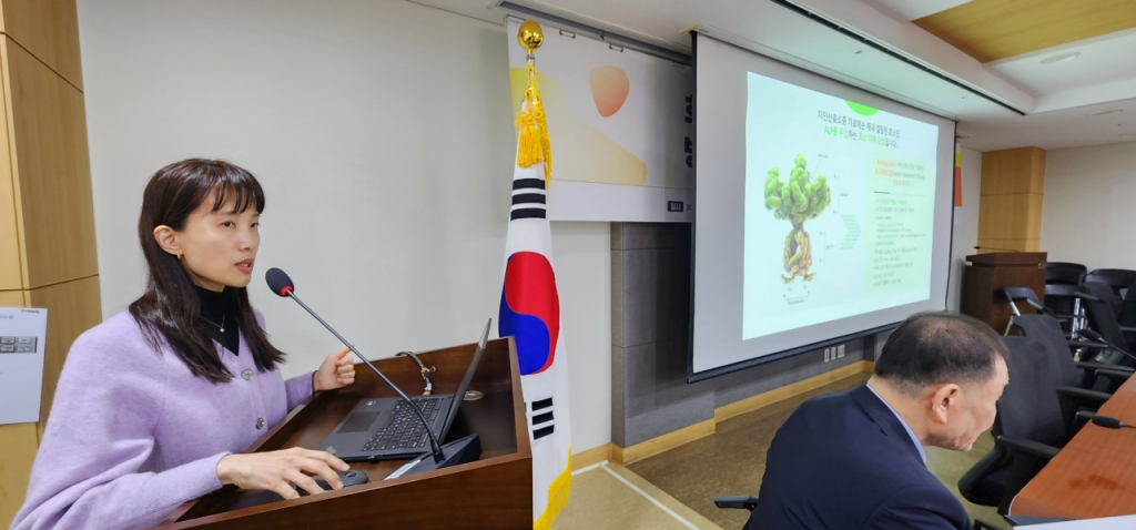 조성윤 삼성서울병원 소아청소년과 교수가 17일 국회의원회관에서 '희귀질환 진단방랑 현황과 문제점'을 지적하며 국가 차원의 스크리닝 시스템을 갖춰야 한다고 제언하고 있다. /사진=정심교 기자