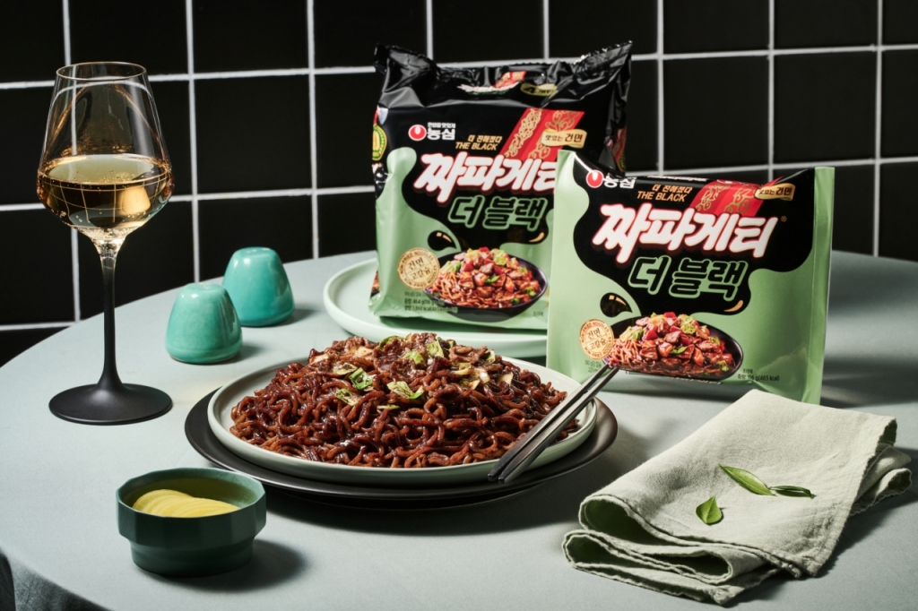 지난해 출시된 '짜파게티 더 블랙'/사진제공=농심