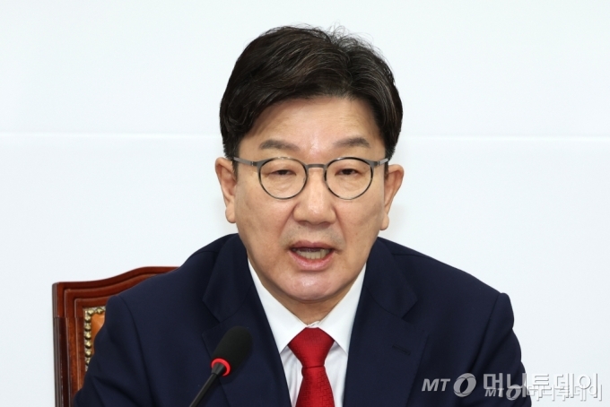 권성동 국민의힘 원내대표가 18일 오전 서울 여의도 국회에서 열린 원내대책회의에서 모두발언을 하고 있다. /사진=뉴스1