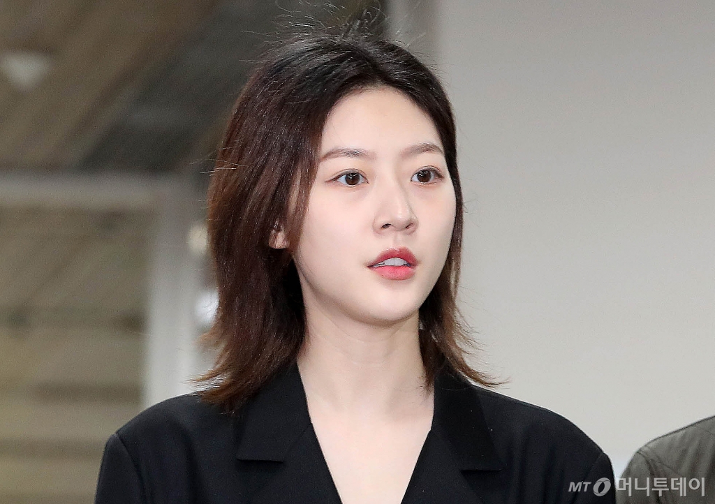 지난달 숨진 배우 고(故) 김새론은 전 소속사 골드메달리스트에 약 7억원의 채무가 있었다. 이 채무는 고인이 2022년 5월 음주 운전 논란으로 출연하던 광고와 드라마에서 하차하면서 발생한 것으로, 11억1400만원 규모였다. 다만 유족은 소속사 측이 부당하게 책정한 금액이라며, 고인이 생전 위약금으로 인해 상당한 압박에 시달렸다고 주장하고 있다. /사진=머니투데이 DB