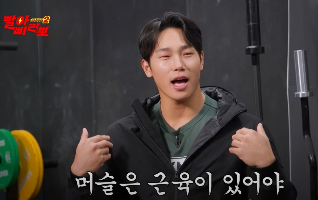 스켈레톤 국가대표 출신 윤성빈의 과거 발언이 다시 한 번 주목 받고 있다. 윤성빈은 최근 '캥거루족'(자립할 나이가 됐지만 부모에게 경제적으로 의존하는 자녀) 관련 발언으로 논란이 되자 공식 사과까지 했는데 과거 논란이 됐던 다른 발언까지 수면 위에 오른 것이다/사진=유튜브 '빨리요'