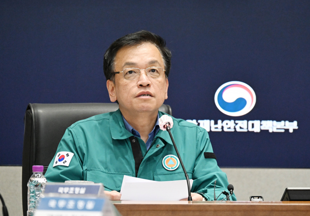 최상목 대통령 권한대행 부총리 겸 기획재정부 장관이 23일 서울 종로구 정부서울청사에서 열린 울산·경남·경북 산불대응 제3차 중앙재난안전대책본부 회의에서 발언하고 있다./사진제공=기획재정부