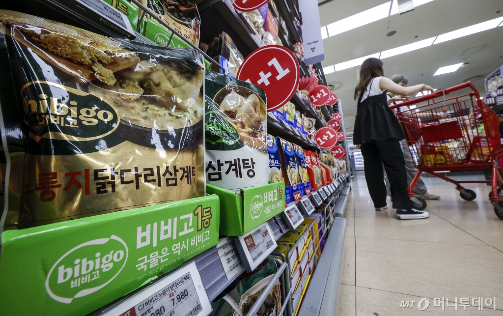 지난해 6월 28일 서울의 한 대형마트에 삼계탕 간편식 제품이 진열되어 있다. 사진=뉴시스