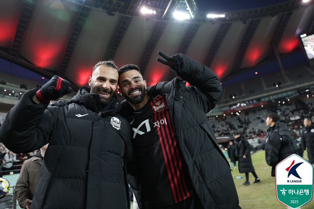 야잔(왼쪽)과 루카스. /사진=한국프로축구연맹 제공