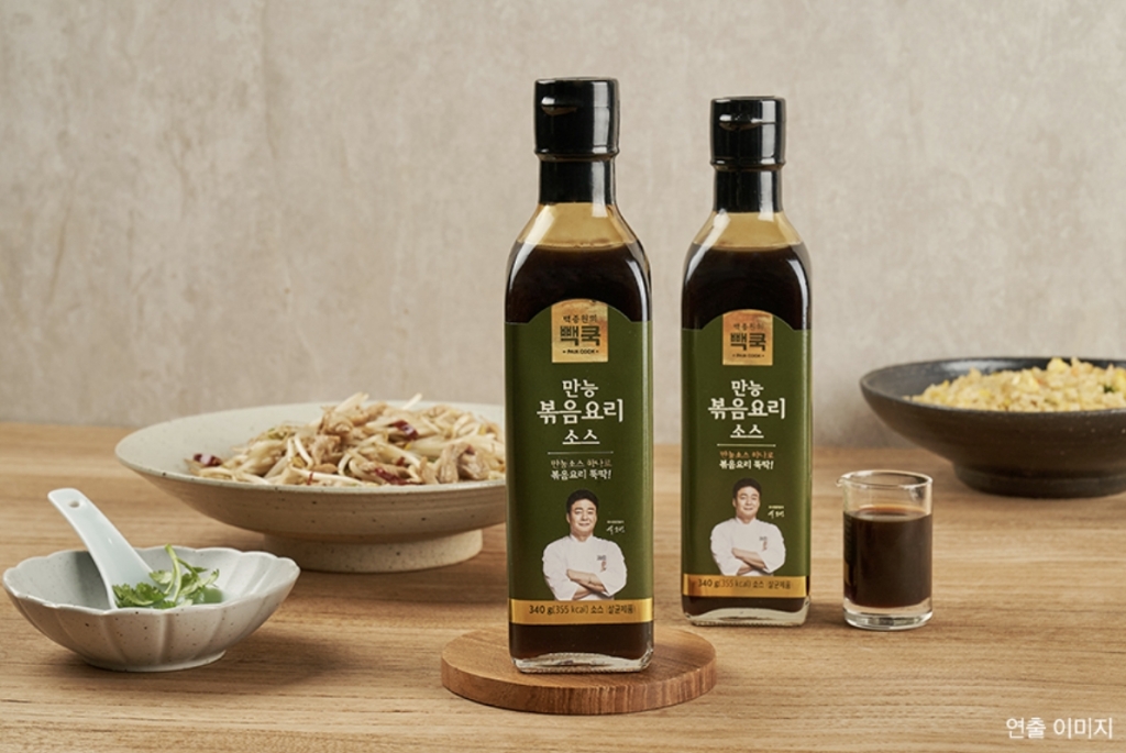 백종원이 이끄는 더본코리아의 '만능 볶음요리 소스'가 유명 소스에 물만 섞어 파는 것이라는 주장이 나오자 더본코리아가 사실과 다르다며 해명에 나섰다. /사진=더본몰 캡처