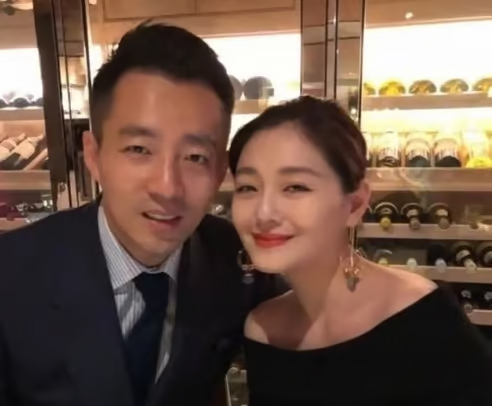 왕샤오페이가 고(故) 쉬시위안과 결혼생활 중 찍은 사진. /사진=왕샤오페이 SNS 갈무리