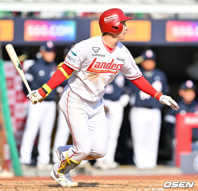 타구를 맞고도 이후 출전을 강행하며 안타까지 날리는 박성한.