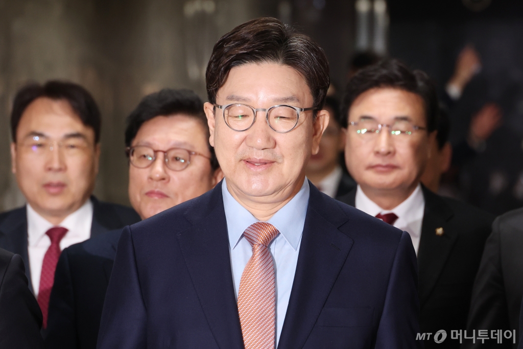 권성동 국민의힘 원내대표가 25일 오전 서울 여의도 국회에서 열린 원내대책회의에 참석하고 있다. 2025.3.25/사진=뉴스1 /사진=(서울=뉴스1) 이광호 기자