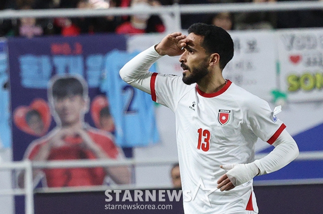 알마디가 1-1 동점골을 넣고 세리머니를 하고 있다. /사진=김진경 대기자