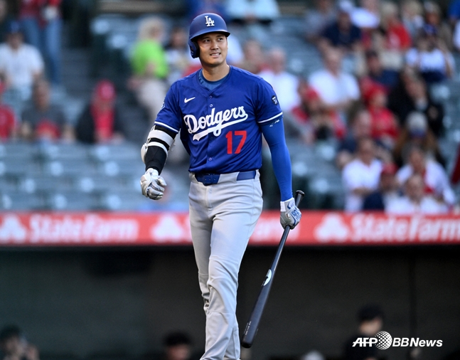 25일 경기에서 삼진으로 물러나는 오타니. /AFPBBNews=뉴스1