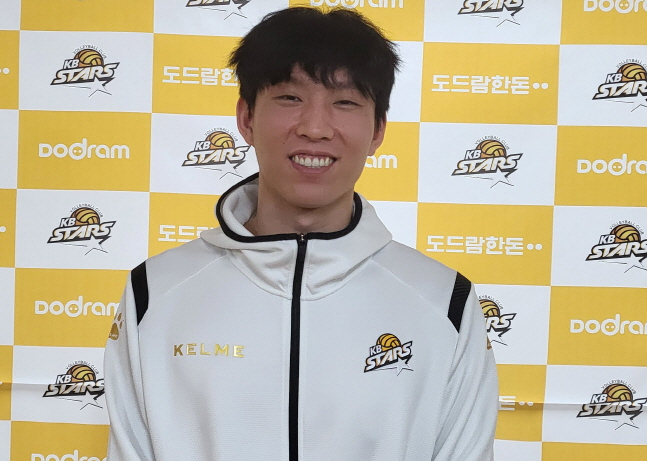 KB손해보험 황택의가 26일 대한항공과 PO 1차전 승리 후 인터뷰를 하고 있다. /사진=안호근 기자