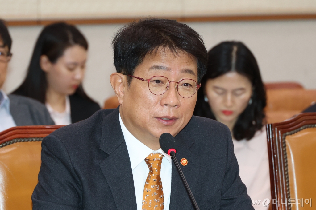 (서울=뉴스1) 이광호 기자 = 박상우 국토교통부장관이 26일 오전 서울 여의도 국회에서 열린 법제사법위원회 전체회의에 출석해 의원 질의에 답하고 있다. 2025.3.26/뉴스1 Copyright © 뉴스1. All rights reserved. 무단 전재 및 재배포, AI학습 이용 금지. /사진=(서울=뉴스1) 이광호 기자