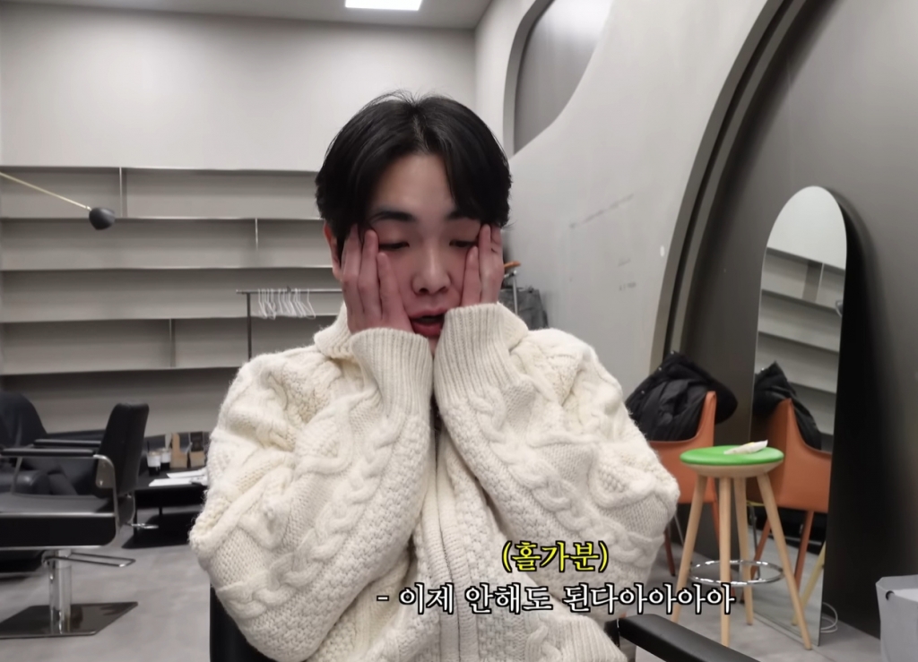 샤이니 키가 양식조리기능사 실기 재시험에 합격해 안도하고 있다. /사진=샤이니 유튜브 갈무리