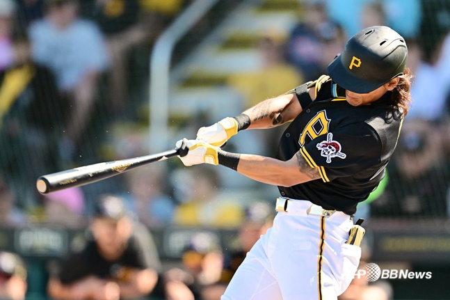 배지환이 시범경기에서 타격을 하고 있다. /AFPBBNews=뉴스1