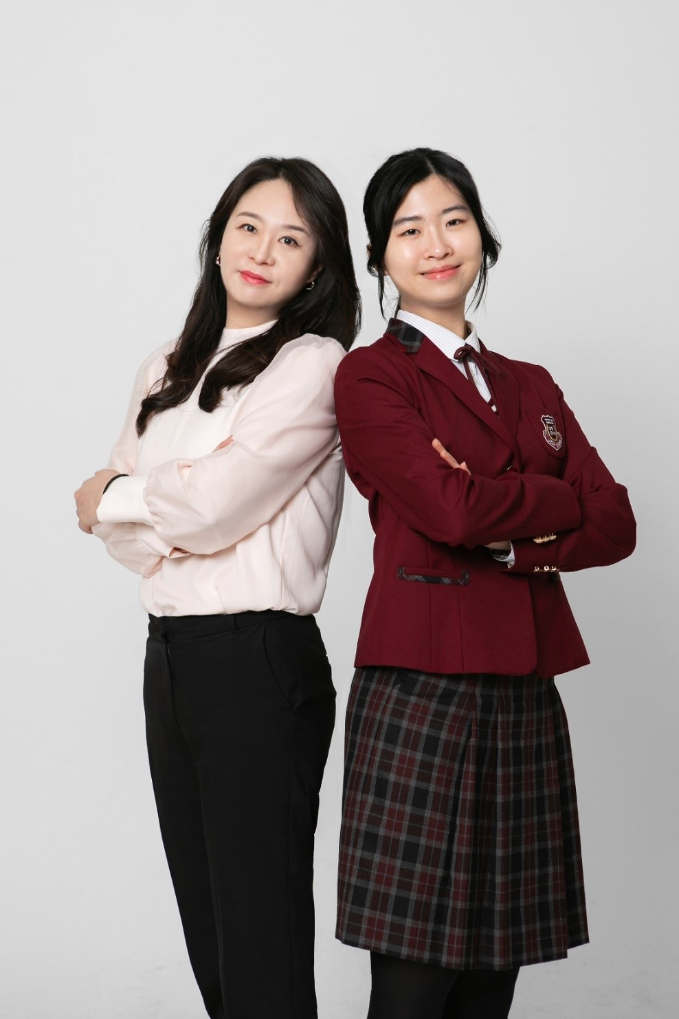 (왼쪽부터) 입시 컨설턴트 박효숙 선생님, 이지수능교육 수강생 양시은(서울대 수학교육과 합격)./사진제공=이지수능교육