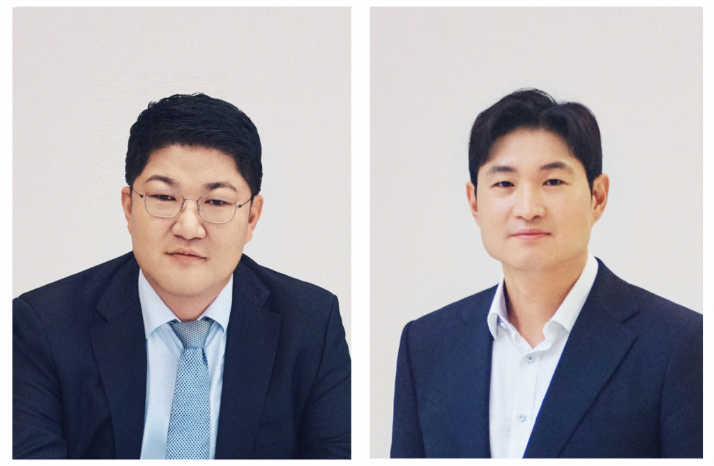 이병만 코스맥스 대표(왼쪽)와 이병주 코스맥스비티아이 대표. /사진제공=코스맥스