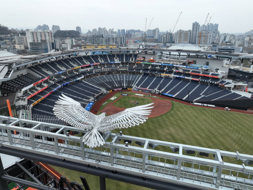 독수리조형물. /사진=한화 이글스 제공