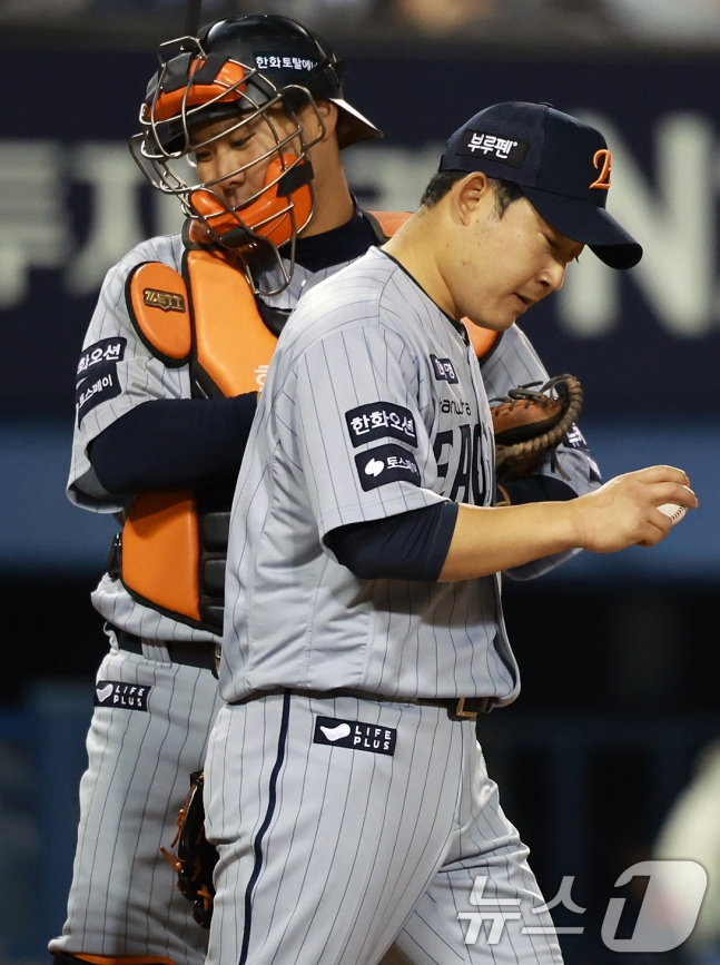 아쉬워하는 이재원(왼쪽)과 주현상. /사진=뉴스1