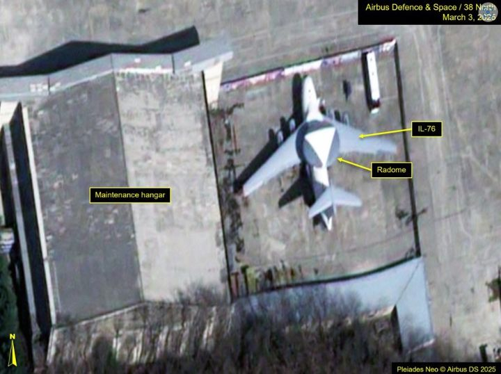 북한의 첫 공중조기경보기가 위성사진으로 보이는 모습. 북한이 공중조기경보기를 배치되면 공군력이 크게 강화될 것이라고 전문가들은 말한다. / 사진=뉴시스