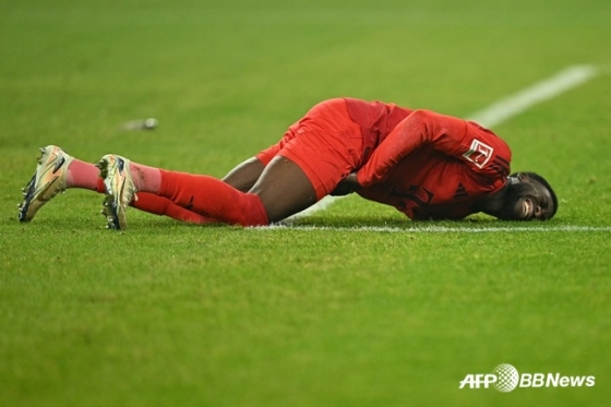 쓰러진 알폰소 데이비스. /AFPBBNews=뉴스1