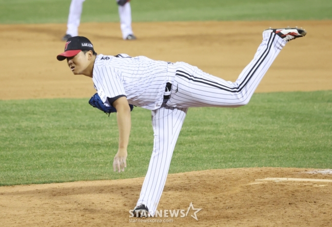 송승기의 역동적인 투구 동작. /사진=김진경 대기자
