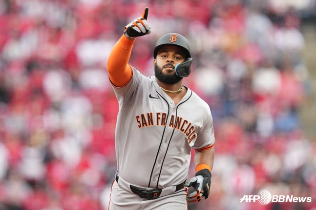 4회 투런 홈런을 터뜨리고 기뻐하는 라모스. /AFPBBNews=뉴스1